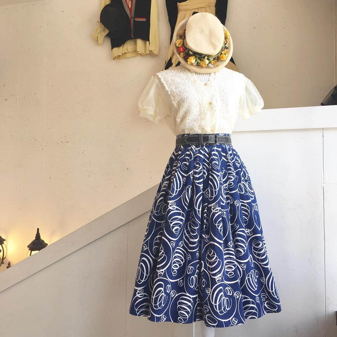 NUTTY Vintage&Collectibleさんのインスタグラム写真 - (NUTTY Vintage&CollectibleInstagram)「💠💠special arrival 💠💠 40’s 50’s squiggle navy print cotton skirt  50’s loverにはたまらない💓 スクイーグルプリントスカート♬  ブラウスをインして 王道50’s styleを💓  #nutty#vintageshop#boutique#osaka#horie#japan#ootd#fashion#vintagestyle#vintagefashion#used#vintage#大阪#堀江#南堀江#古着#古着屋#古着女子#ヴィンテージ#ビンテージ#ootd#コーディネート#coordinate#ファッション#大阪古着#ヴィンテージショップ#40s#50s#60s#squiggle」4月21日 12時08分 - nutty_vintage