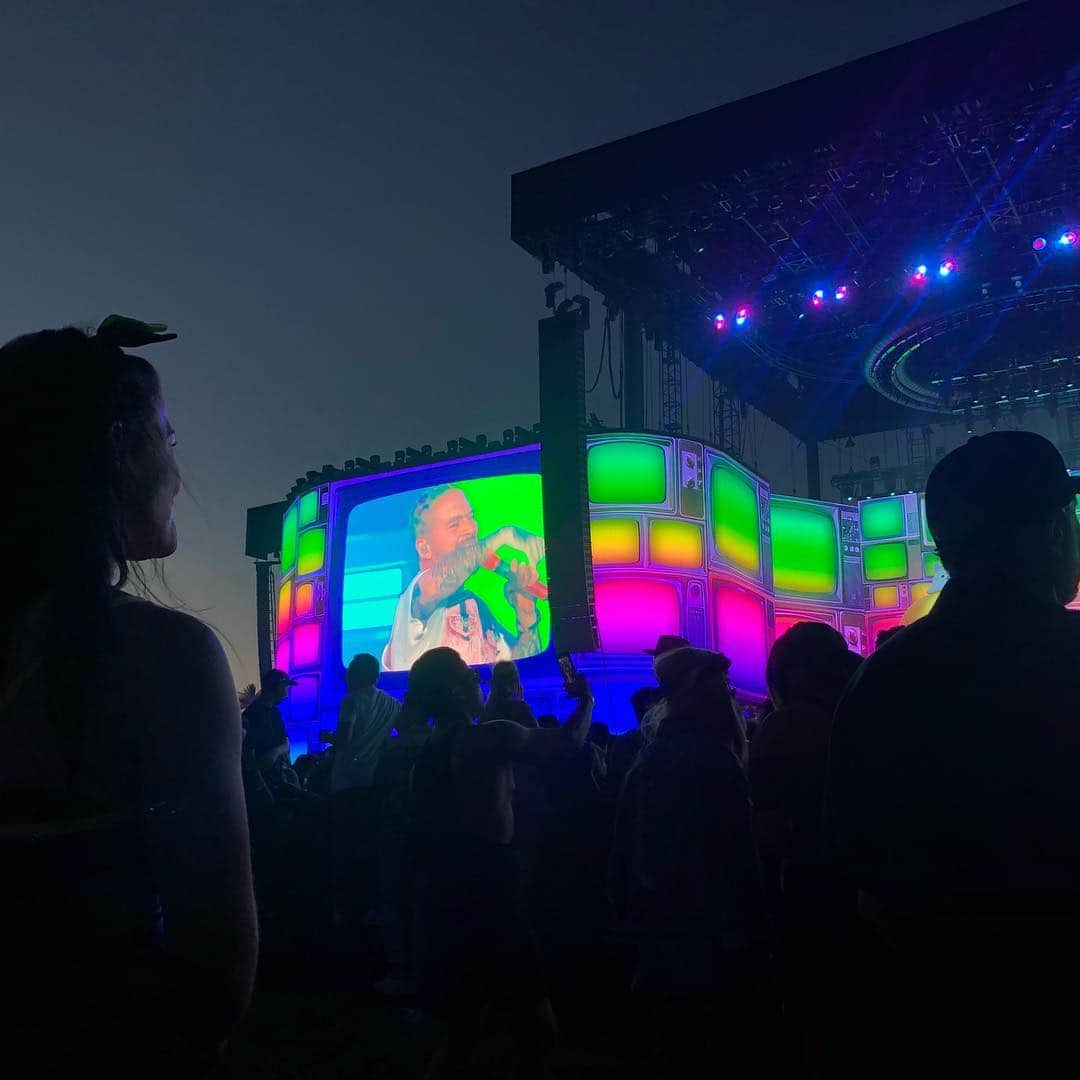 WilldaBeastさんのインスタグラム写真 - (WilldaBeastInstagram)「watching you watch your work ... 😭😭😭😭 I’ve seen you bust your butt for 10 years .... and you’ve been in this industry since you were 3 ....Baby you deserve this . @coachella I’m So proud of you my love @janelleginestra」4月21日 12時04分 - willdabeast__