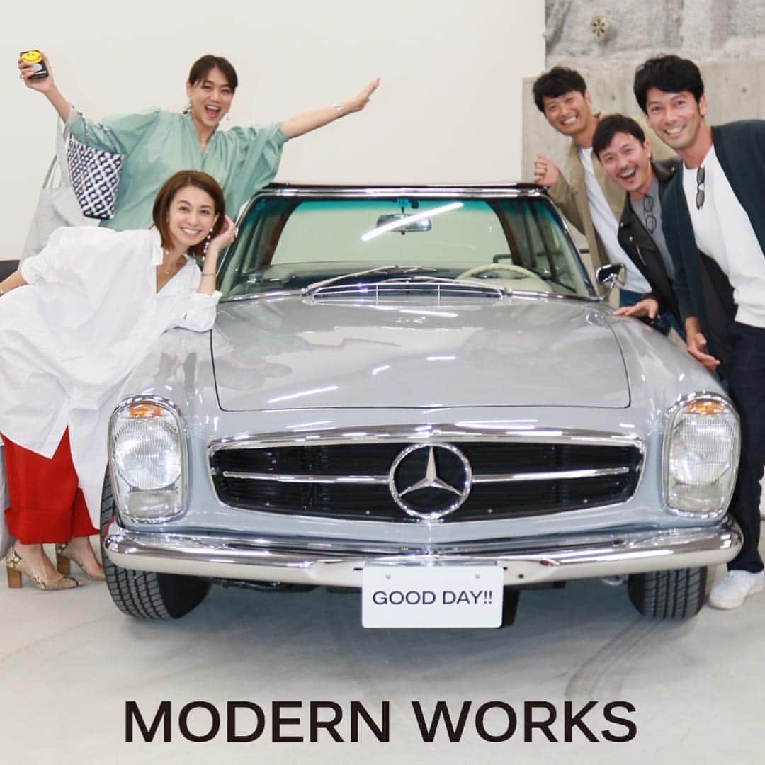 前田典子さんのインスタグラム写真 - (前田典子Instagram)「#modenworks #Francfrancが新たに手掛ける 洗練されたモダンな家具ライン MODERNWORKSのフラッグシップショップのレセプションへ 🥂 イナトモとお出かけ @ina_tomo  素敵な車の展示もありました❣️ 可愛いクラッシックなメルセデスをみんなで囲んで💕 これ、欲しいー 🏎 #ゲレンデの色も良かった❣️ #ランボルギーニ #フェラーリ #ポルシェ 👍😘 家具やインテリア小物がメインなんだけど パーティではゆっくり見れなかったので 今度、じっくり見にいきたいな❣️ 気の利いたギフトなんかも見つかりそう！  パーティで 仁香ちゃん夫婦にも久しぶりに会えた💕😊」4月21日 12時06分 - maenorichang