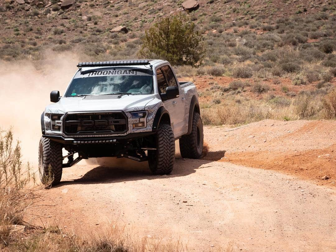 ケン・ブロックさんのインスタグラム写真 - (ケン・ブロックInstagram)「Swipe left through this gallery to see me do one of my favorite things: tire slaying on gravel in Moab with my new SVC Offroad-modified Ford Raptor! Those big @toyotires Open Country M/T tires are tough though - I barely broke them in in a full day of testing. Catch the new episode on my YouTube channel for more action (link in my bio). #gravelbazooka #FordRaptor #SVCoffroad」4月21日 12時17分 - kblock43