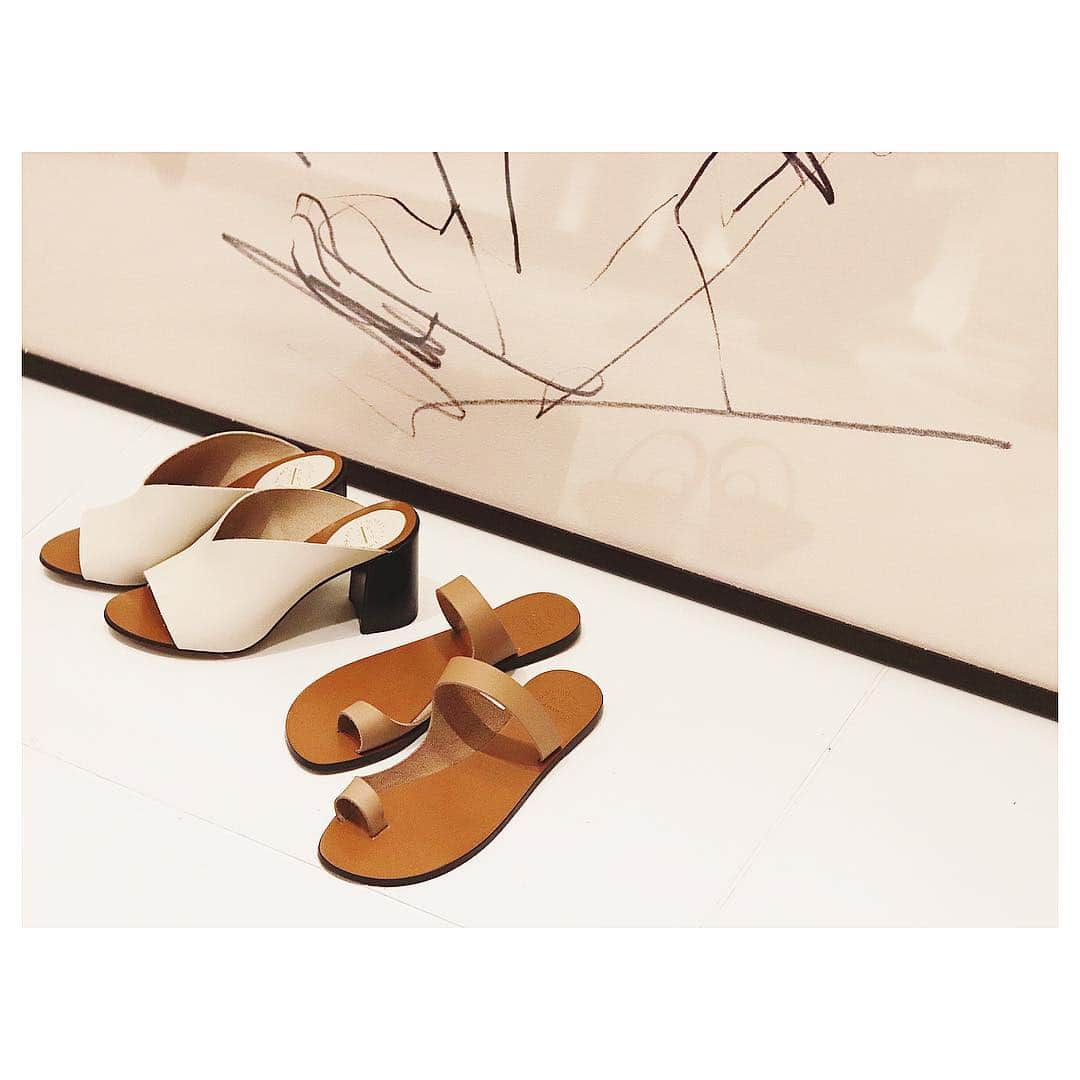 plageさんのインスタグラム写真 - (plageInstagram)「〝ATP ATELIER〟﻿ In store now！ 左 V CUT HEEL ¥47,000+tax size:35/36/37/38 右 THONG SANDAL ¥26,000+tax size:35/36/37/38 #Plage #プラージュ﻿ #fashion #coordinate﻿ #baycrews #atpatelier」4月21日 12時18分 - plage_jp