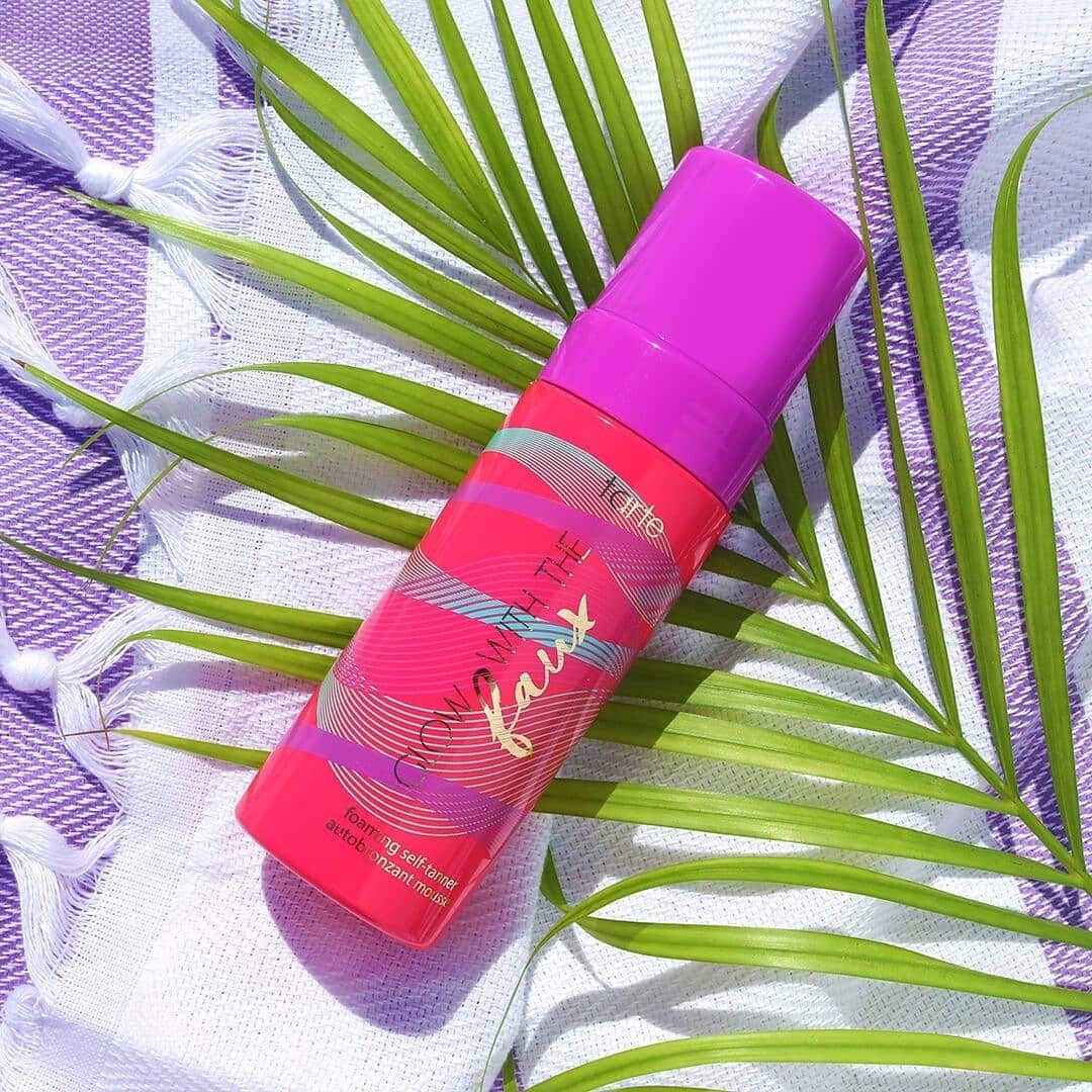 Tarte Cosmeticsさんのインスタグラム写真 - (Tarte CosmeticsInstagram)「Gettin’ ready for spring break #2k19? Get your glow on with our glow with the faux foaming self-tanner with mitt that develops a sun-kissed glow in just TWO HOURS! ☀️ @Sephora #crueltyfree #rethinknatural #tarteskin #tanwithtarte #hustleandglow #athleisure」4月21日 12時33分 - tartecosmetics