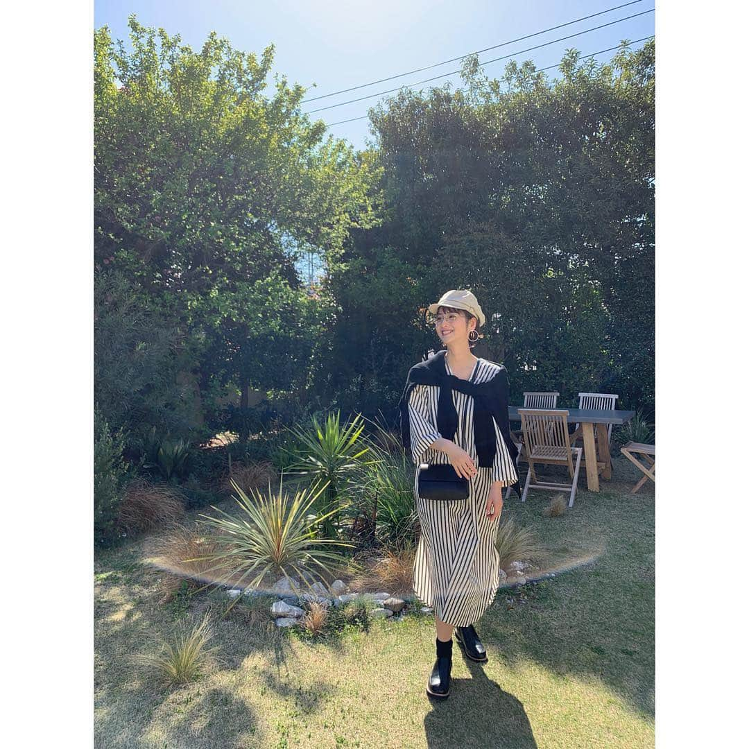 佐々木希さんのインスタグラム写真 - (佐々木希Instagram)「🌴 one-piece  cardigan  bag#iNtimite shoes#ENFOLD  #のぞみの私服」4月21日 12時29分 - nozomisasaki_official