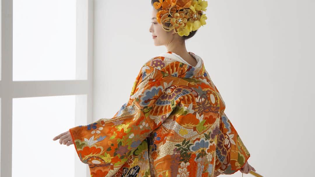 小川夏果さんのインスタグラム写真 - (小川夏果Instagram)「着付け師、杉山幸恵先生による着付け。人生で最も大切な日に こんなに綺麗に美しく着ることができたら幸せですね。 誰とも被らないようなヘアメイクもとっても素敵。 ありがとうございました。 . . #kimono  #kimonostyle  #kimonospecialist  #kimonoart  #和服模特  #和服  #着付け @sachie_sugiyama  #モデル @ogawanachu #小川夏果  #hairarrange  #ヘアメイク @rie0114  #hairart #hairstyle #party  #asian #japanese  #着物 #和 #桜 #姫  #ブライダル  #アントワープブライダル  #antique #アンティーク  #fashion  #instajapan  #ig_japan #japan_of_insta」4月21日 12時36分 - ogawanachu