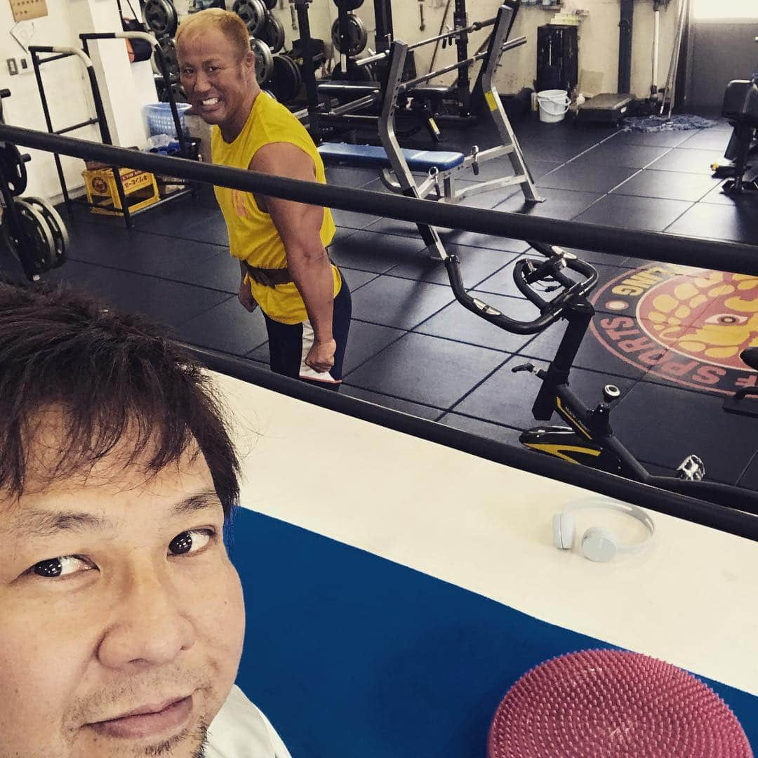 小島聡さんのインスタグラム写真 - (小島聡Instagram)「少し前に、無事帰京しました。  トレーニングしてから帰ります。  #小島聡  #本間朋晃  #新日本プロレス  #道場」4月21日 12時37分 - cozy_lariat