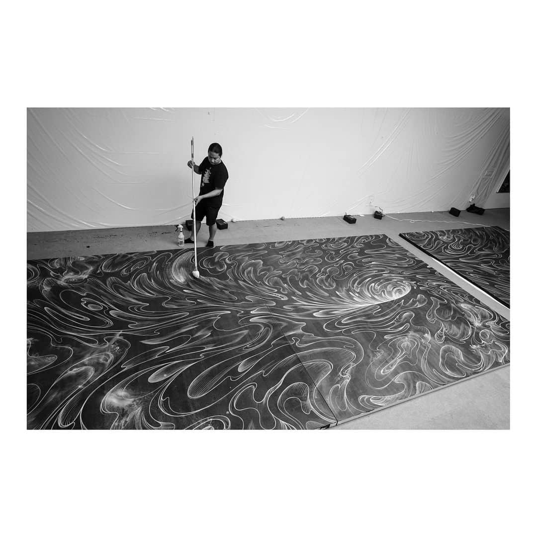 ジェームス・ジーンさんのインスタグラム写真 - (ジェームス・ジーンInstagram)「🌀Whirlpool - Black Water North. Acrylic on Three Canvases, 120” x 360”, 2019.⠀ ⠀ @lottemuseum⠀ ⠀ The spiral is an intuitive symbol used throughout history to reveal a path to self-realization and transformation. It is also a weird flex from the Night King as he slowly makes his way down to Winterfell, collaging children into death spirals. From spiral galaxies to the vortexes in our DNA, the flow of energy traces a familiar path within the self and radiates outward into the sublime. Carl Jung described the path to individuation as a spiral progression, as we attempt to harness the power of the coiled Kundalini serpent at the root of our butts to achieve an awakening of the consciousness. At the core of all of my work is an attempt to contain a cyclone of energy in the composition. I’m constantly trying to direct and manipulate the energy of the drawing by balancing all of the elements through editing, erasing, and redrawing, but the whirlpool of activity has an unstoppable pull. Even though I try to temper and shape the energy in the work, it overwhelms any conscious direction and takes me down a spiraling path into the black waters of oblivion. I am constantly being pulled under the waters of my own creation, unable to swim freely, grasping at the Shape of Water.」4月21日 12時46分 - jamesjeanart