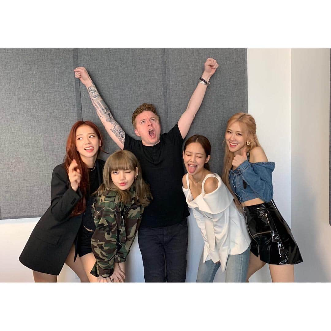 BLACKPINKさんのインスタグラム写真 - (BLACKPINKInstagram)「#BLACKPINK #블랙핑크 #JoJo_On_The_Radio #Zach_Sang_Show #McCabe_On_Air #YG @1027kiisfm @jojowright @iheartcountdown @zachsangshow @zachsang @971ampradio @mccabeonair」4月21日 13時01分 - blackpinkofficial