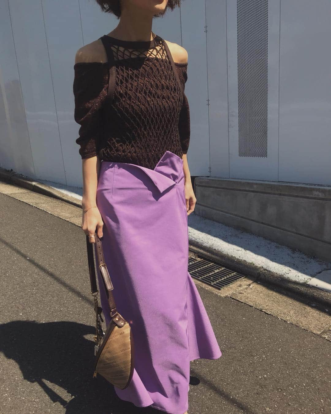 黒石奈央子さんのインスタグラム写真 - (黒石奈央子Instagram)「あめりふく .  MEDI CROCHET LAYERED KNIT ¥13800+tax 4/23 TRIANGLE HEM SK ¥14800+tax 4/23 サングラス  RAEN  4/26 . 可愛いヘムなスカートが、上がってきました♫360度見え方が違うスカート！ パープルの色味も絶妙！ クロシェセットのニットはベースはラメ糸を使用してます！それぞれ単品でも使えるよ！ .  @ameri_shinjuku @amerivintage @ameri_daikanyama #ameri#amerivintage #fashion #coordinate#ootd#outfit#osanposnap #705_outfit #大人ファッション #大人コーディネート #大人スタイル #modestyle #modefashion#modecasual」4月21日 13時03分 - blackstone705