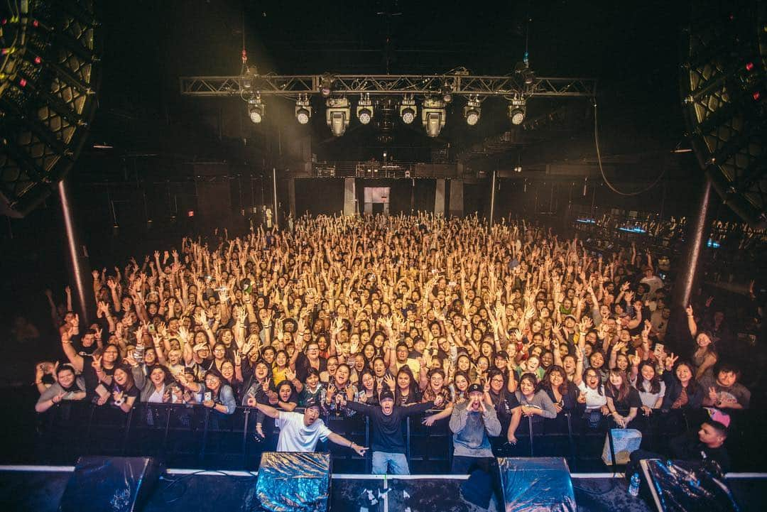 TABLO さんのインスタグラム写真 - (TABLO Instagram)「Tonight in DALLAS! YEE-HAW!!! 🤠 — 📸 by @Bobo.xxndigo tour management: @enmgmt tickets at epikhigh.com — #epikhigh2019tour #dallas #texas」4月21日 13時22分 - blobyblo