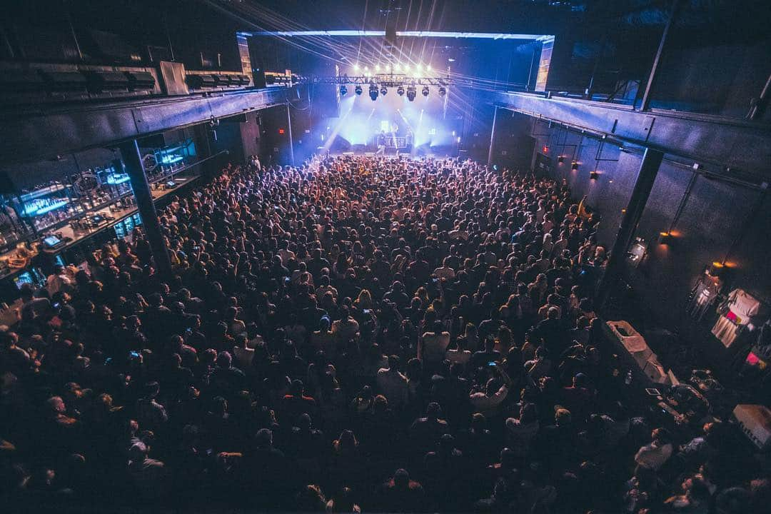 TABLO さんのインスタグラム写真 - (TABLO Instagram)「Tonight in DALLAS! YEE-HAW!!! 🤠 — 📸 by @Bobo.xxndigo tour management: @enmgmt tickets at epikhigh.com — #epikhigh2019tour #dallas #texas」4月21日 13時22分 - blobyblo