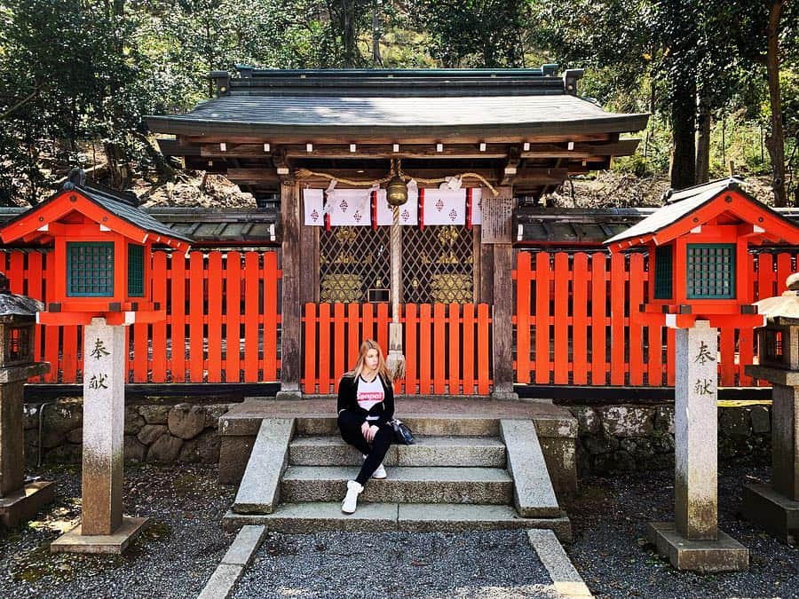 ALINA AKULAさんのインスタグラム写真 - (ALINA AKULAInstagram)「#senpai #kyoto_style #храм  #passportready #доброеутромир #япония🇯🇵 #следуйзамной」4月21日 13時23分 - radharanievna