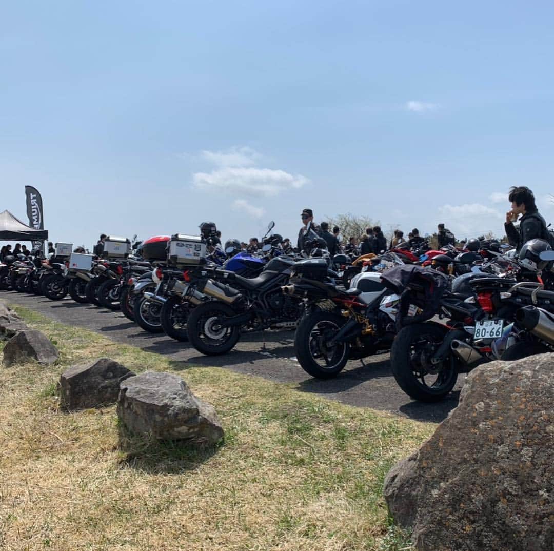 Triumph Motorcycles Japanさんのインスタグラム写真 - (Triumph Motorcycles JapanInstagram)「ありがとう平成ミーティング始まりました！！開始前から多くのトライアンフユーザーにお集まり頂き賑わっております！ #トライアンフ #トライアンフレディ #バイクが好きだ #バイク好きな人と繋がりたい #バイク女子 #バイクのある生活 #大観山」4月21日 13時41分 - triumph_motorcycles_japan
