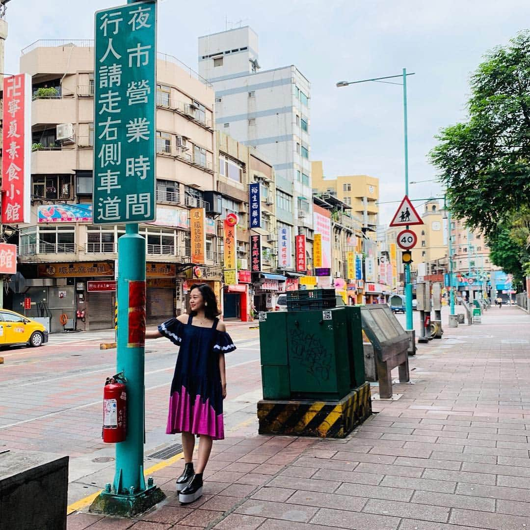 並川花連さんのインスタグラム写真 - (並川花連Instagram)「台湾🇹🇼 🐼Taipei🧫🎈 . 人生初の台湾にきております🌏 🇹🇼 昨日夜に到着して まず向かった先は士林夜市🌛🌈 もうずっとわくわく大興奮‼︎💜 台湾ビールはたまらなく最高で🍺 ごはんは安くて美味しい！🍴 １日目にして大満喫でした☺︎🥇 . そして今日は7時に起きて⏰ ホテルから歩いて朝市へ🌽🌶🥒🍍🥕 台湾の現地感がさいこうに たまらなくてしあわせ〜👶🏻💙 そんな台湾はもう！ 夏！暑い！夏！🌞💦🌻❤️ 夏を先取りしてる気分🥰 . 引き続き当分は 台湾投稿になるかと思われますっ🐼❤️ 小籠包 たまらない、、、🥺🤤」4月21日 13時52分 - kareurn