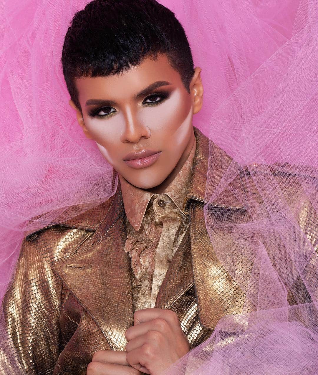 Jeffree Star Cosmeticsさんのインスタグラム写真 - (Jeffree Star CosmeticsInstagram)「WAKE AND BAKE 💚🔥 Set your makeup in place with our #MagicStar setting powders... link in our bio!  Photo by: @brandonlundby  Feat. @gabrielzamora  Makeup by: @boomkackmua  #jeffreestarcosmetics #magicstarconcealer #concealer」4月21日 13時46分 - jeffreestarcosmetics