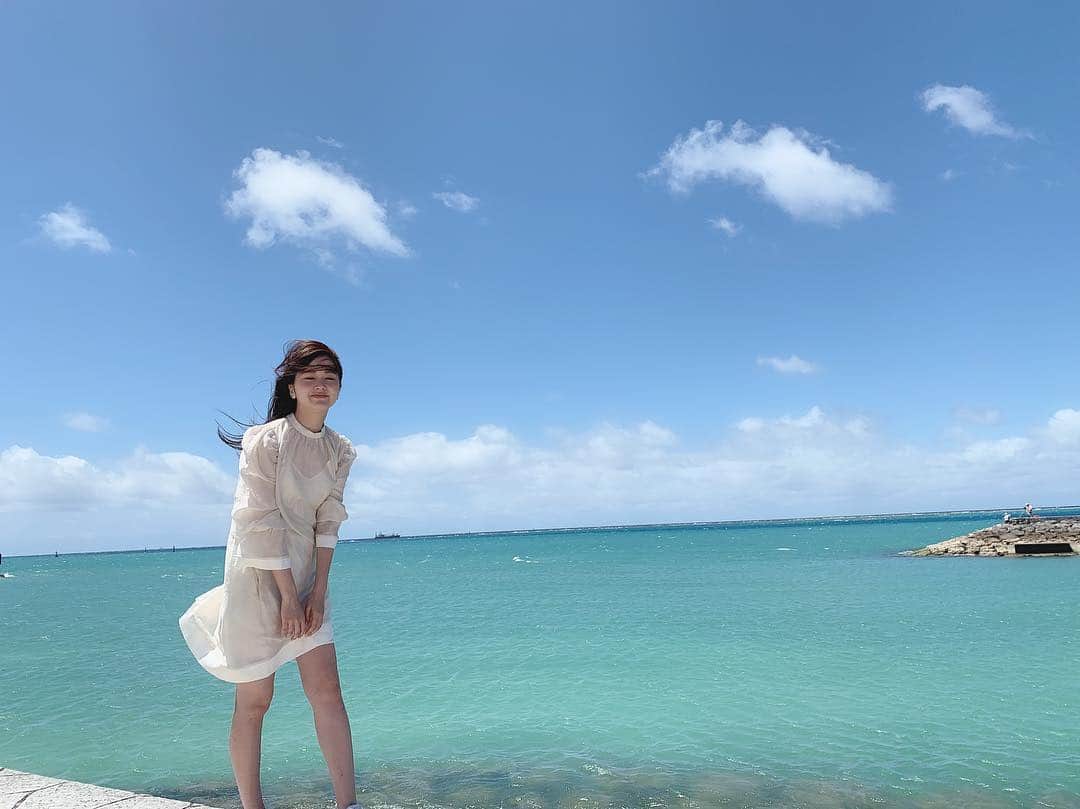 浜田翔子さんのインスタグラム写真 - (浜田翔子Instagram)「目があかへん〜👁 #糸満 #美々ビーチ  晴れた日💕  売れてないグラビアアイドルがやってるかけっこ。てバラエティ番組で言ってる人がいたから やってやった。 これはDVDでよくやるから🥺 終わった瞬間疲れるのよ☺️」4月21日 13時47分 - shoko_hamada