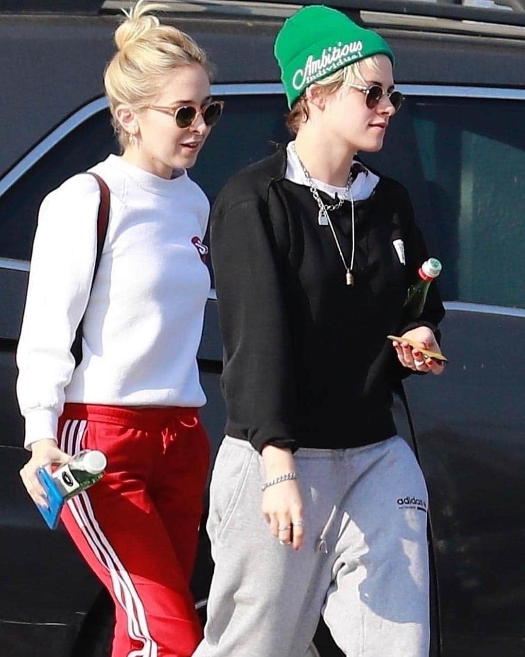 Just Jaredさんのインスタグラム写真 - (Just JaredInstagram)「Kristen Stewart leads the way as she and girlfriend @saradinkin head home after stopping by a nail salon. #KristenStewart #SaraDinkin Photo: Backgrid」4月21日 13時49分 - justjared