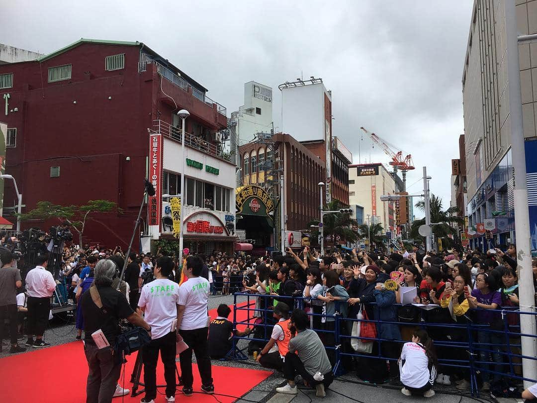 佐藤太一郎さんのインスタグラム写真 - (佐藤太一郎Instagram)「沖縄国際映画祭！ レッドカーペット歩いてきましたー。  #吉本新喜劇 #沖縄国際映画祭 #レッドカーペット #かりゆし58 #前川慎吾 さん」4月21日 13時57分 - satotaichiro_shinkigeki