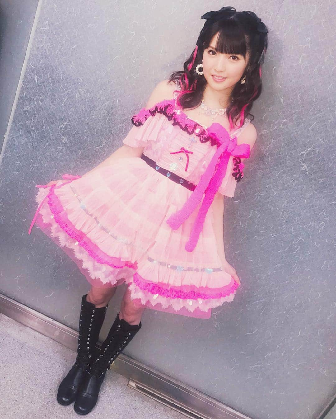 東佳苗さんのインスタグラム写真 - (東佳苗Instagram)「形とか色合いとか黄金比的なアイドルバランスの衣装を作ったのは初めてかも…ピンクを纏うアイドル、としての覚悟…説得力…💓🔥💓 #道重さゆみ #縷縷夢兎 #sayumimichishige #rurumu」4月21日 14時03分 - usagi_kanae