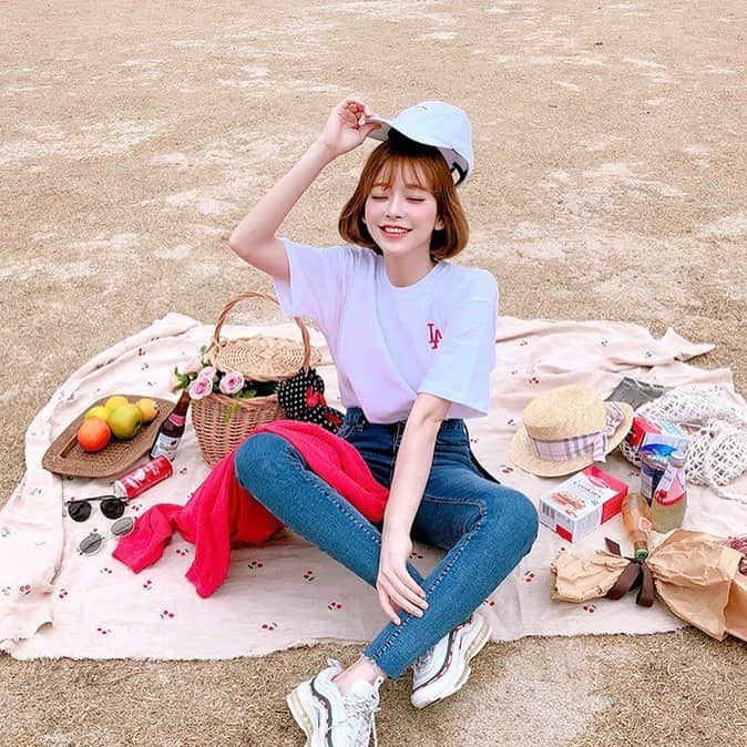 Chuuのインスタグラム：「피크닉가고싶은 주말~💕#chuuseoul @chuu_5kgjean」