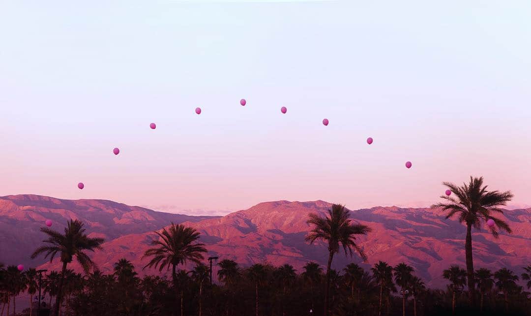 コーチェラのインスタグラム：「Stuck in the sky 📷: @rachlpolack via @youtubemusic」