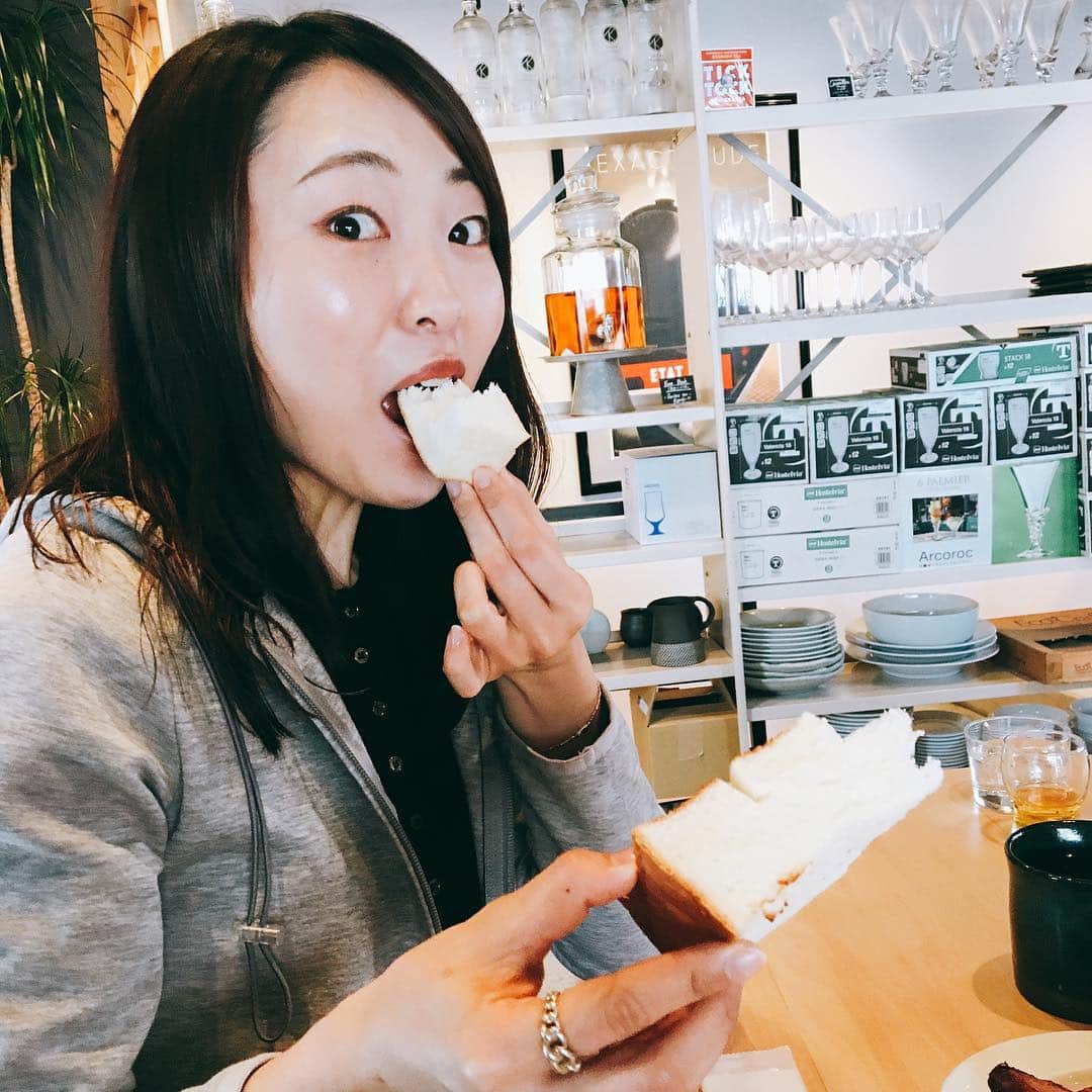 青山恵梨子さんのインスタグラム写真 - (青山恵梨子Instagram)「🍞 なえ東京に来るの巻 🍞 前日に見た食パン特集のせいで 食べたくて仕方なかったので モーニングしに行きました✨ #TokyoKenkyo  #モーニング  #食パン  #東京 #渋谷 #代官山 #神泉 #南平台」4月21日 20時14分 - eriko_aoyama