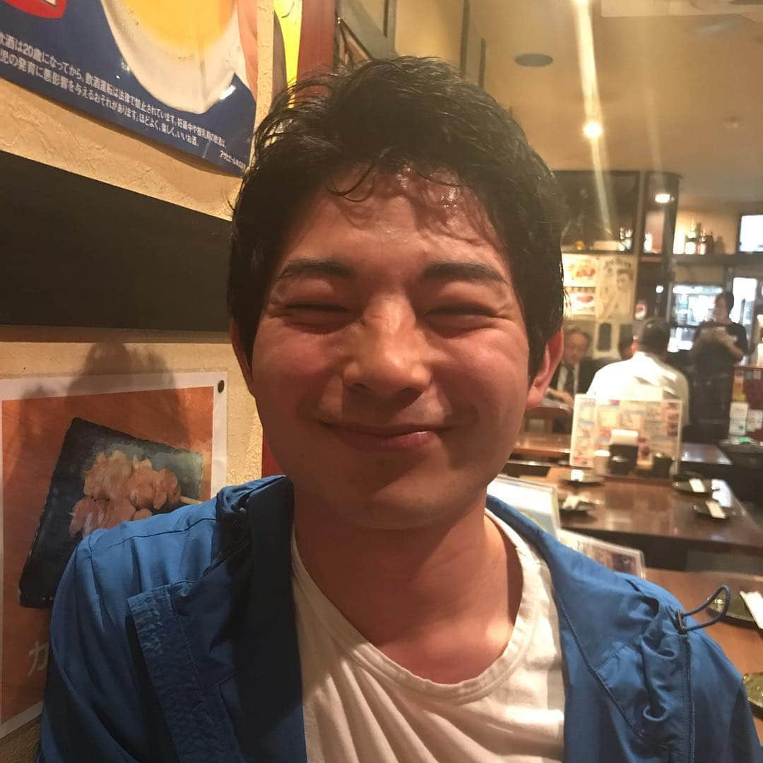 菊地浩輔さんのインスタグラム写真 - (菊地浩輔Instagram)「平くんです。 同じ劇団クラゲ荘の舞台に出る若手の俳優さんです。 平くんです。 名前とは真逆の起伏のある人生を送ってます。 平くんです。 名前とは真逆の滑舌を持ってます。 平くんです。 彼女募集してます。 平くんです。 出番は少しです。 平くんです。  #新宿村live  #劇団クラゲ荘  #才能の無いぼくら #平くん  5/2〜6 劇団クラゲ荘 「才能の無いぼくら」 @新宿村LIVE 5月 2日18:30〜 3日13:30〜/18:30〜 4日13:30〜/18:30〜 5日13:30〜/18:30〜 6日12:00〜/17:00〜 前売¥5,500 当日¥6,000 置きチケも出来ます！ 皆さんのお越しをお待ちしてます！ 平くんを見つけに来て下さい！」4月21日 14時46分 - okikusaaan