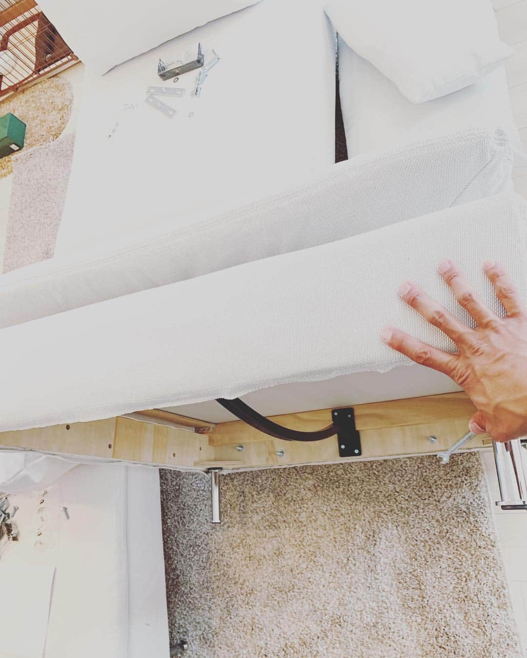 杉浦太陽さんのインスタグラム写真 - (杉浦太陽Instagram)「IKEAで買った家具の組み立て！ 汗だく💦 子どもたちはジャグジータイム🛁 気持ち良さそ〜う！！入り太陽☀️ #IKEA #家具の組み立て #なかなか大変だ #ソファ #バルコニーも改造 #完成が楽しみなやつ」4月21日 14時56分 - sugiurataiyou_official