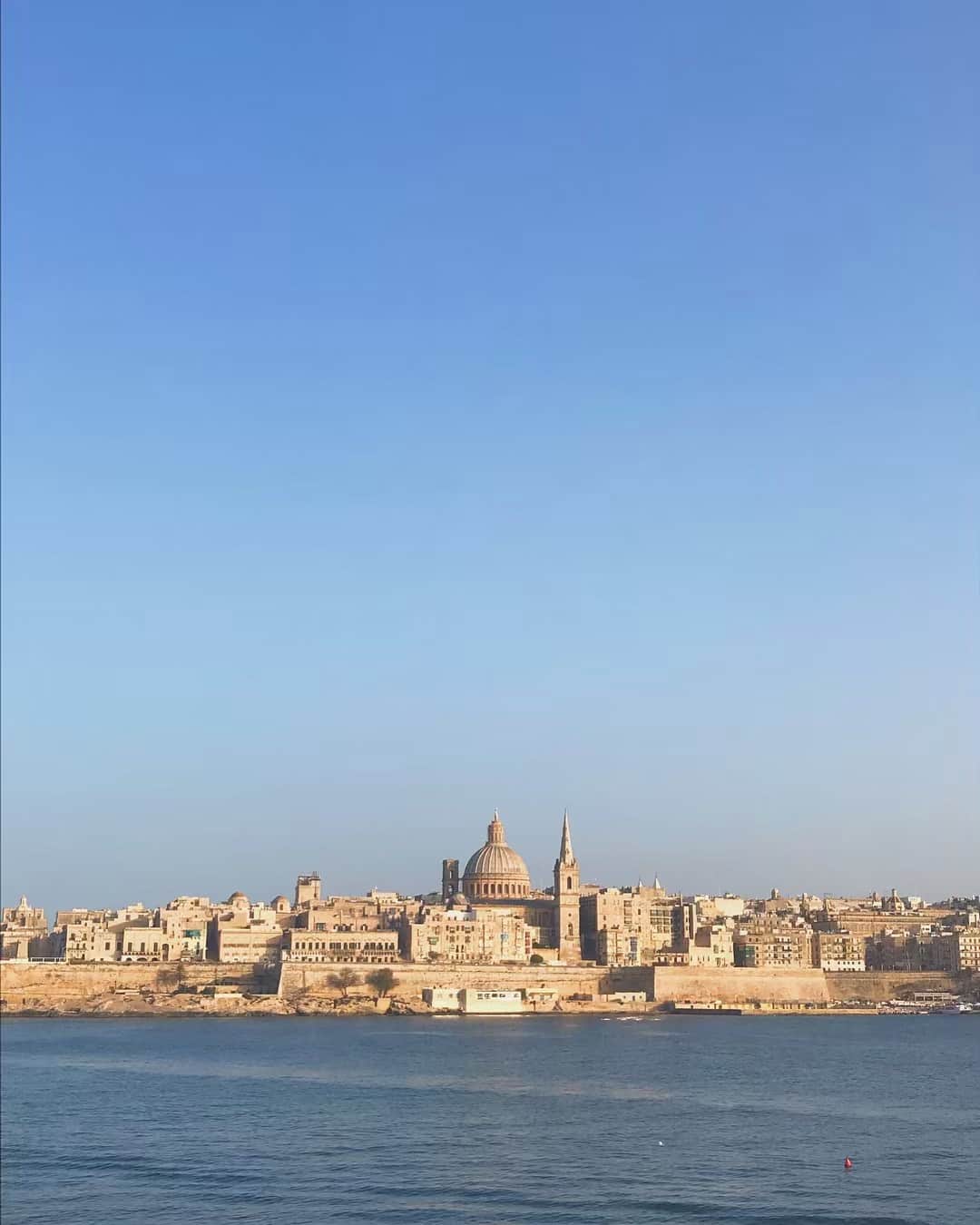 小林ようさんのインスタグラム写真 - (小林ようInstagram)「一年前。そろそろ旅行の計画立てようかなぁ。 . #Malta #Mediterranean #vacationtime #scenery #bay #Valetta #🇲🇹 #bluebluecollection #地中海 #風景 #写真部 #小林寫眞室」4月21日 15時11分 - yoco12