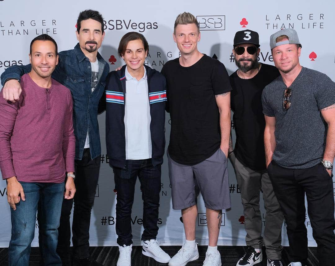 ジェイク・T・オースティンさんのインスタグラム写真 - (ジェイク・T・オースティンInstagram)「I want it that way. @backstreetboys #BSBVegas #backstreet boys @zappostheater @phvegas #PHabulous  My Gear: @originalpenguin clothing」4月21日 15時11分 - jaketaustin