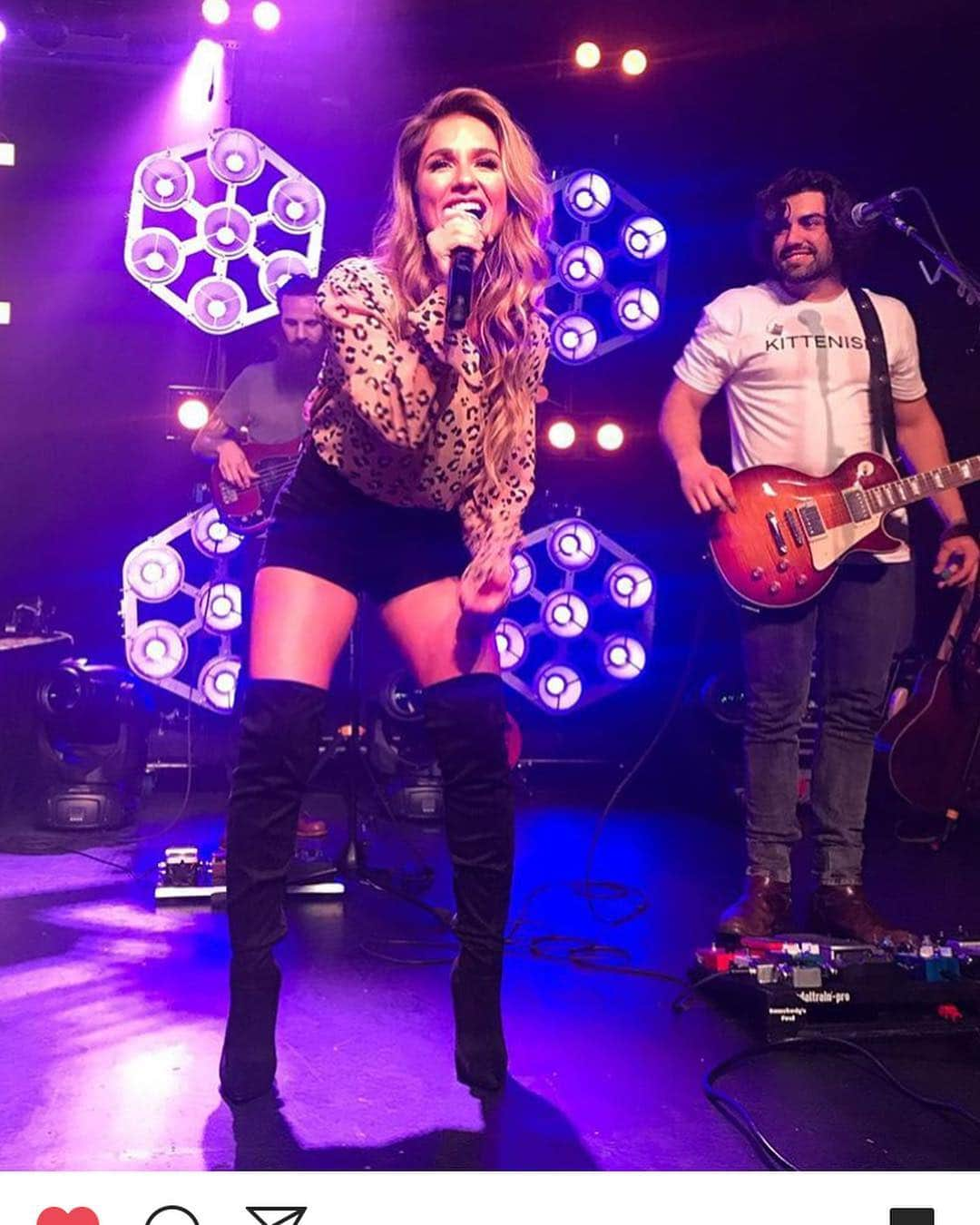 Jessie Jamesさんのインスタグラム写真 - (Jessie JamesInstagram)「Couple more from tonight 💖」4月21日 15時38分 - jessiejamesdecker