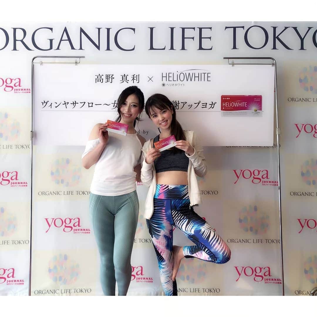 垰智子さんのインスタグラム写真 - (垰智子Instagram)「昨日は、@yogajournal_japan 主宰のオーガニックライフTOKYO (@organiclifetokyo )で、#ヴィンヤサフロー のクラスに参加してきたよ✨ . 女性のための代謝アップヨガと言われてただけあって、肩周りをしっかりと使うポーズが多かったんだけど、終わった後の気持ちいい疲労感がとってもキモチよかったぁ☺️💕 . お土産でロート製薬(@rohto_cp ) 「へリオホワイト」を頂いたよ☀️ これから陽射しが強くなるから、必需品間違いなし♪ . . #へリオホワイト #ロート製薬 #美白 #オーガニックライフTOKYO #ヨガジャーナル #yogajournal #yoga #rohto #beauty #healthy」4月21日 15時47分 - taotao_tomo