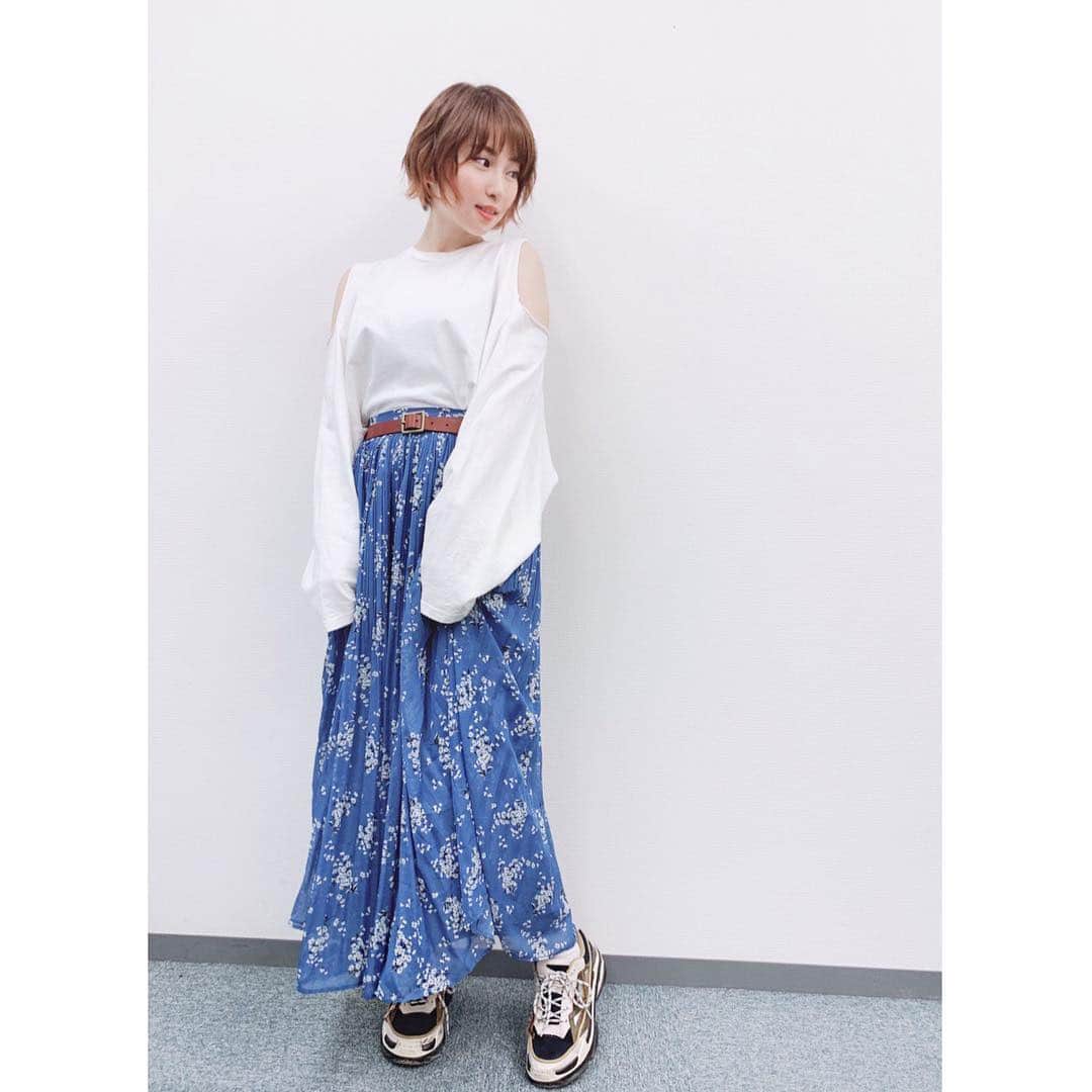 増田有華さんのインスタグラム写真 - (増田有華Instagram)「＊ ・ ・ 私服🍼 春〜。暖かくなってきたから、タイツも履かなくていい笑 花柄、すき🌸 ・ ・ ・ ・ #ootd #sly #azulbymoussy #jeanasis #raybeams #beams #私服 #ファッション #skirt #shoes #necklace #style #styling #fashion #fashionista #fashionblogger #smile #cute #beautifulpeople #beautiful #japan #japanesegirl #japanese」4月21日 16時02分 - masuyuka_official