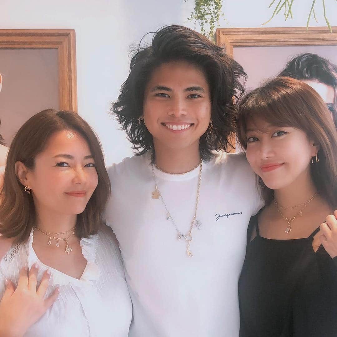 稲木ジョージのインスタグラム：「I love independent and strong women like these two! Thank you for coming to @milamorejewelry popup store 💎 They wore it really well😍 インデペンデントで頭よくて、成功しててしかも美人姉妹のまきこちゃんとまゆみちゃん👯 ミラモアのジュエリーをかっこよく着こなしてくれた😍❤️スタイリング楽しかったなー！またねん✨✨✨」