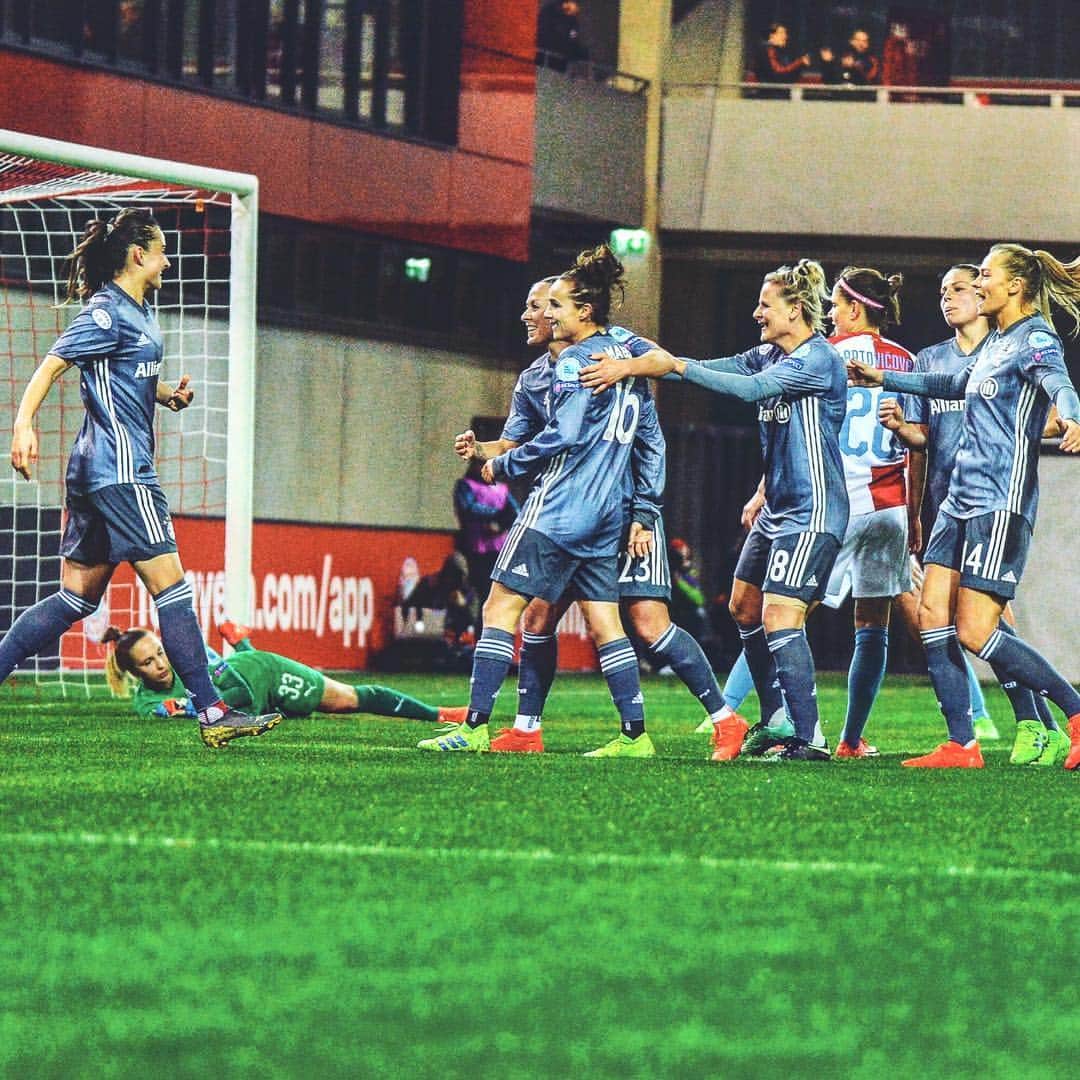 Lina Magullのインスタグラム：「🔥🏆🔥 MATCHDAY 🔥🏆🔥 #championsleague #semifinals #uwcl @fcbfrauen vs @fcbfemeni 🕕 18.00 Uhr 🖥 fcbayern.com, Facebook, Sport1 & YouTube: youtu.be/GFk6hw277IU」