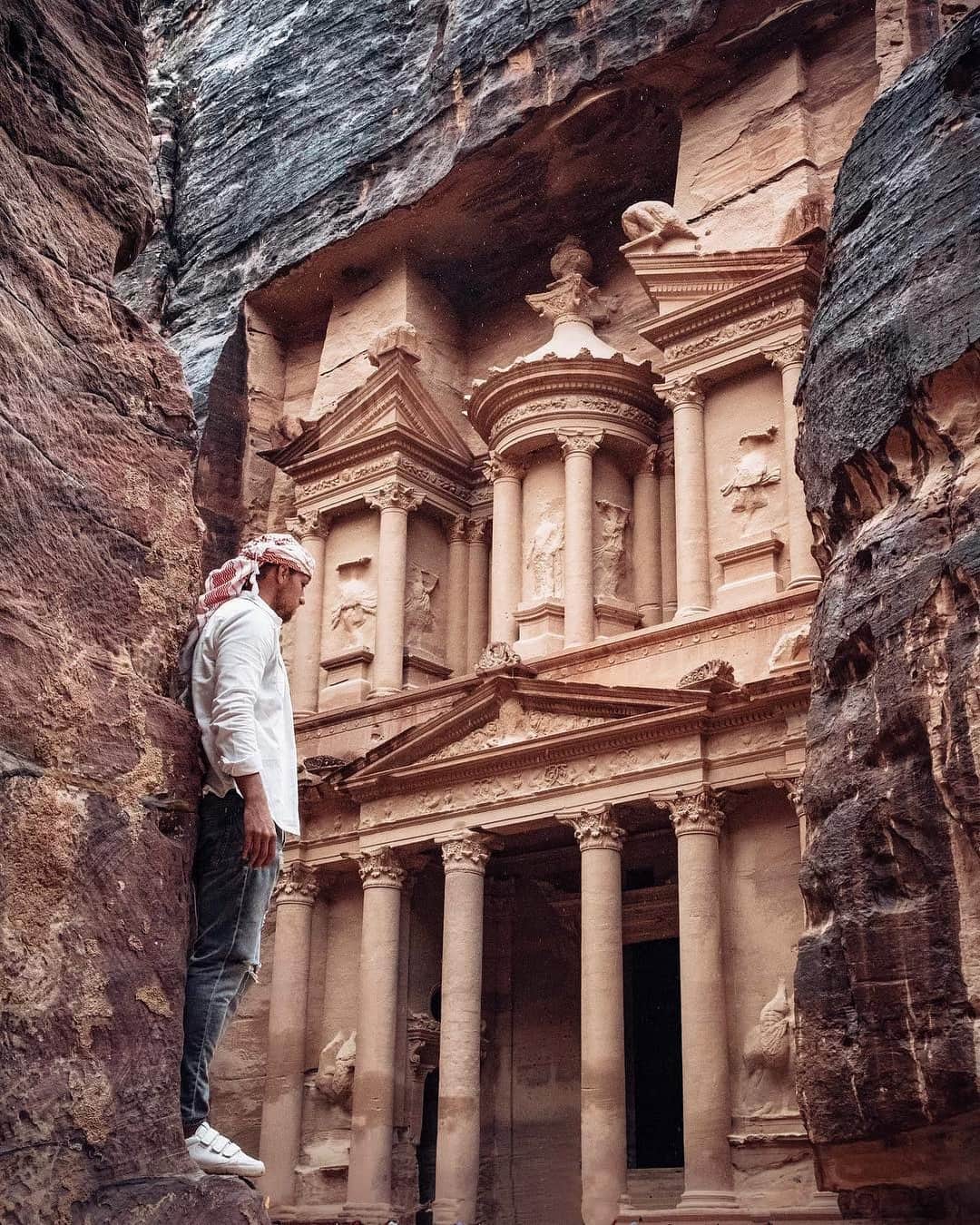 9GAGさんのインスタグラム写真 - (9GAGInstagram)「Whom would you like to discover hidden gems in #Jordan with? Follow @voyaged for more travel ideas! | By @your_passage & @your_passport - #voyaged #9gag」4月21日 16時23分 - 9gag