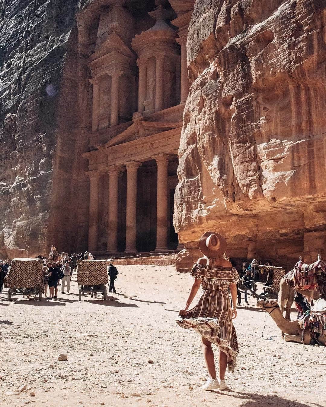 9GAGさんのインスタグラム写真 - (9GAGInstagram)「Whom would you like to discover hidden gems in #Jordan with? Follow @voyaged for more travel ideas! | By @your_passage & @your_passport - #voyaged #9gag」4月21日 16時23分 - 9gag