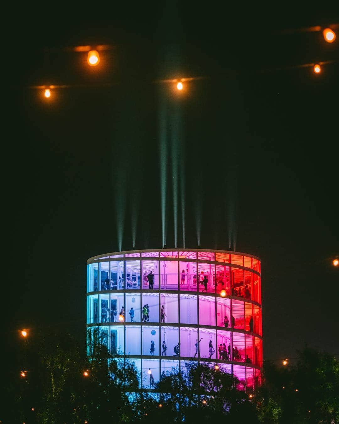 コーチェラのインスタグラム：「Night lights 📷: @charles.reagan」