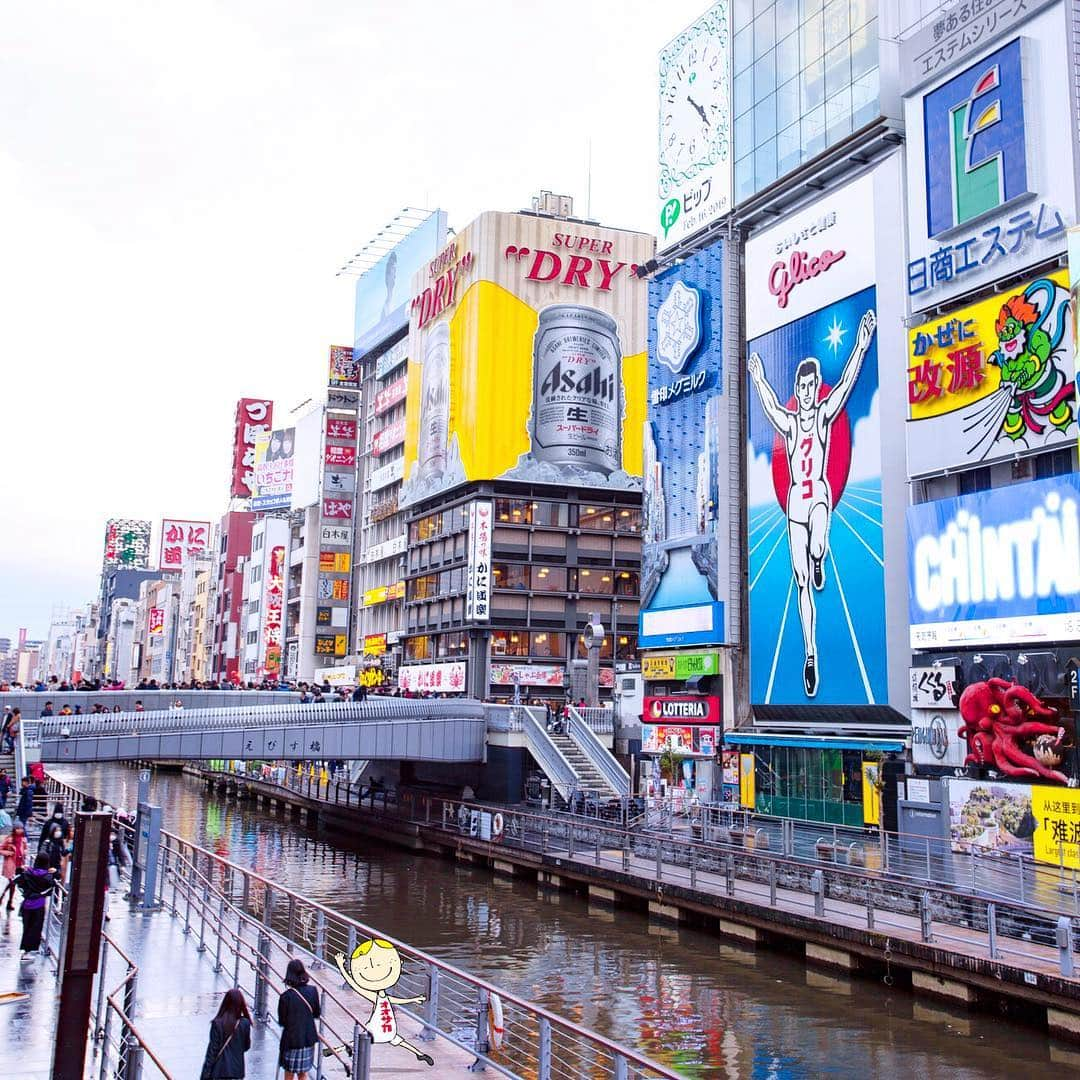 Osaka Bob（大阪観光局公式キャラクター）さんのインスタグラム写真 - (Osaka Bob（大阪観光局公式キャラクター）Instagram)「Evenings at the Tonbori Riverwalk... There's so much to take in & so much to  eat here too. I'm getting hungry just thinking about it! . 大阪ミナミの水辺の遊歩道 「とんぼりリバーウォーク」 道頓堀の川沿いを散策するってツウの楽しみ方♪ おいしいお店がいっぱいあるで😋 . #tonboririverwalk #dotonbori #とんぼりリバーウォーク #道頓堀 #withOsakaBob #OSAKA #maido」4月21日 16時32分 - maido_osaka_bob