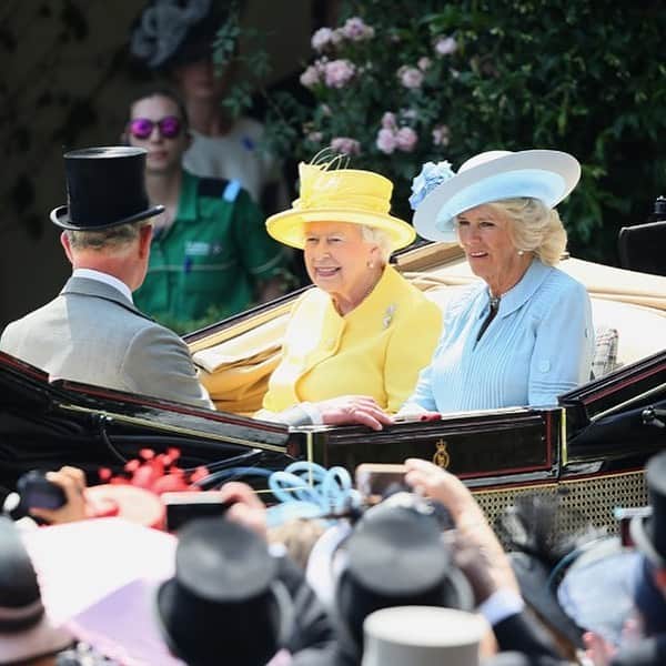 クラレンス邸さんのインスタグラム写真 - (クラレンス邸Instagram)「Happy 93rd birthday to Her Majesty The Queen. #HappyBirthdayHerMajesty #QueensBirthday 📸 PA & Nick Knight」4月21日 16時47分 - clarencehouse