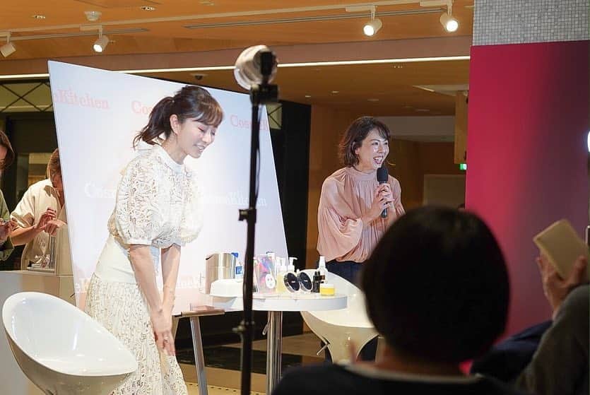 石井美保さんのインスタグラム写真 - (石井美保Instagram)「Newman新宿で開催されたCosmeKitchen @cosmekitchen のFEMMUE @femmue_japan トークショーに沢山の方にお越し頂けてありがとうございました。 FEMMUE愛が強過ぎて、30分のトークの中に収まりきらなかったー😭😭 改めてお気に入りアイテム達を私のインスタでご紹介しますね。 今日はこれから大阪からいらっしゃる方にメイクレッスンなので急いで戻ります。」4月21日 16時52分 - miho_ishii