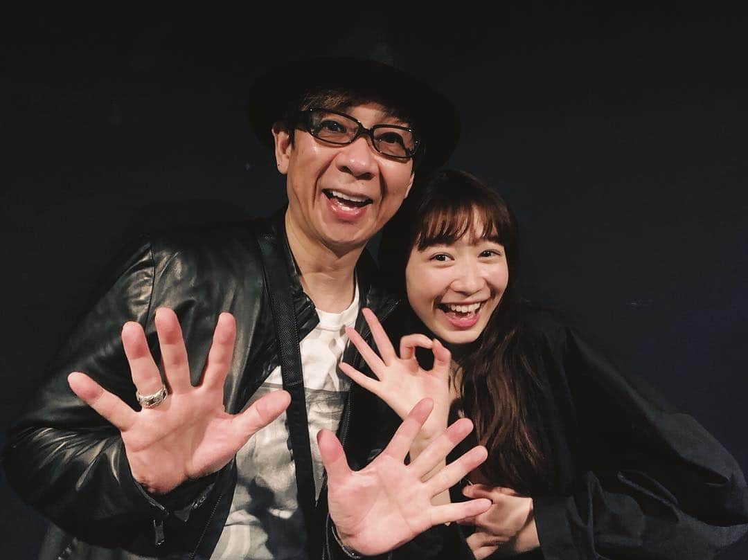 岡本夏美さんのインスタグラム写真 - (岡本夏美Instagram)「OHA! . 舞台「春のめざめ」 今日は、大好きなやまちゃんが 観に来て下さいました！ わたしの 嬉しそうな顔っ笑 明日は、二公演！ お待ちしております！」4月21日 17時03分 - okamoto_natsumi