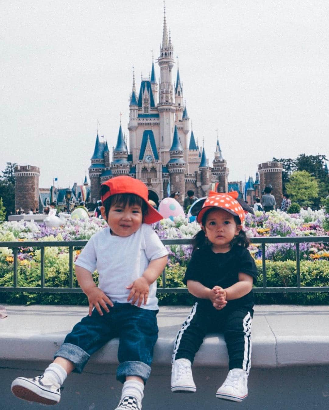 ungrid_naruさんのインスタグラム写真 - (ungrid_naruInstagram)「. Cuties👦🏽💘👧🏾 #TDL #en_na #hajime🐢」4月21日 17時12分 - chihiro_narushima