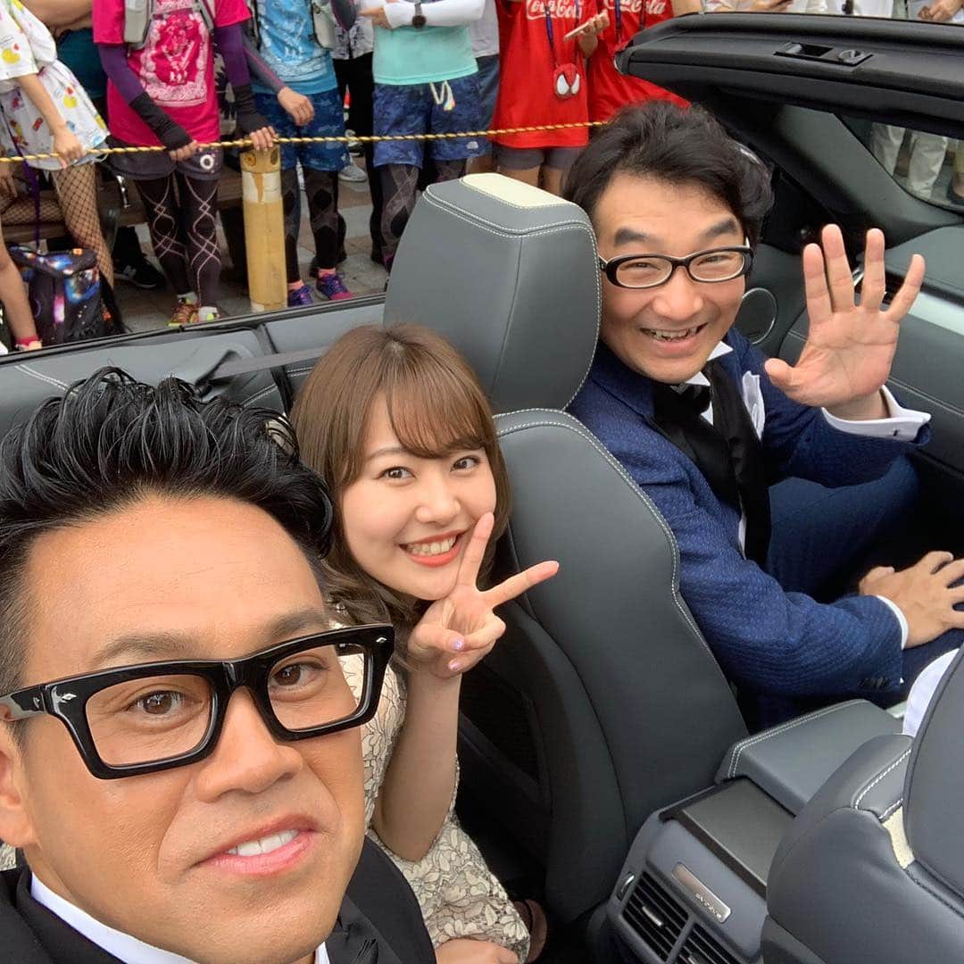 池田鉄洋さんのインスタグラム写真 - (池田鉄洋Instagram)「沖縄国際映画祭、レッドカーペットまで、オープンカーで移動だなんて、カッコいいなあ。 #映画#ヤウンペを探せ！」4月21日 17時22分 - ikedatetsuhiro