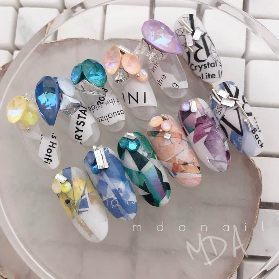 Mayu Ogawaさんのインスタグラム写真 - (Mayu OgawaInstagram)「beautiful swarovski  CRYSTAL INNOVATION s/s 2020  @swarovski  @swarovskiforprofessionals  @swarovski.createyourstyle  私なりのコレクション ① - ・crystal lagnua delite ・crystal peach delite ・crystal lavender delite ・crystal ocean delite ・crystal peach delite ・crystal sunshine delite  my new collection of a swarovski's new series. pt.1  using 'delite' series  #swarovski  #crystal #2020series  #mycollection  #スワロフスキー #2020新色 #春夏  #mda #mdanail #私なりのコレクションシリーズ #デコレーション  #nails #nailart #decoration」4月21日 17時15分 - m_d_a