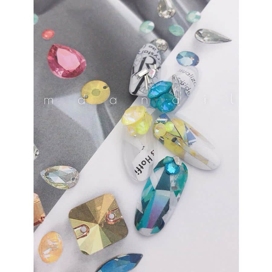 Mayu Ogawaさんのインスタグラム写真 - (Mayu OgawaInstagram)「beautiful swarovski  CRYSTAL INNOVATION s/s 2020  @swarovski  @swarovskiforprofessionals  @swarovski.createyourstyle  私なりのコレクション ① - ・crystal lagnua delite ・crystal peach delite ・crystal lavender delite ・crystal ocean delite ・crystal peach delite ・crystal sunshine delite  my new collection of a swarovski's new series. pt.1  using 'delite' series  #swarovski  #crystal #2020series  #mycollection  #スワロフスキー #2020新色 #春夏  #mda #mdanail #私なりのコレクションシリーズ #デコレーション  #nails #nailart #decoration」4月21日 17時15分 - m_d_a