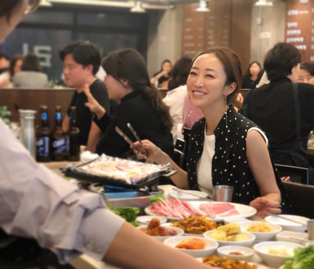 神崎恵さんのインスタグラム写真 - (神崎恵Instagram)「美容と美味しいものをたっぷり学んだ韓国ロケ。 ご紹介できる日が待ち遠しいです。 #韓国 #ビューティ 素晴らしいスタッフに囲まれ、貴重な時間を過ごすことができました😌✨」4月21日 17時17分 - megumi_kanzaki