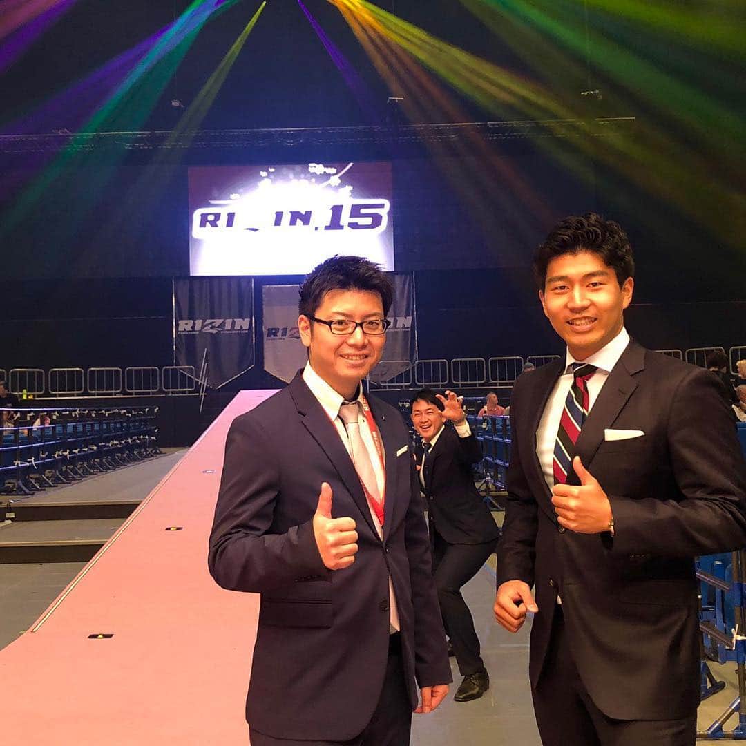 フジテレビアナウンサーのインスタグラム：「いよいよ今夜！RIZIN.15 今年最初のRIZIN 平成最後のRIZIN  果たしてどんな激闘が繰り広げられるのか！！！ 今日、21日よる8時 #フジテレビ 系にてRIZIN.15放送！ お見逃しなく！ #鈴木芳彦 アナ #小穴浩司 アナ #内野泰輔 アナ #rizin 15  #熱き闘い #平成最後 #フジテレビアナウンサー」