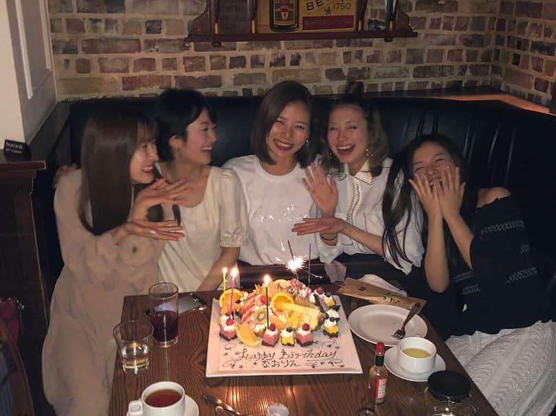 朝日奈央さんのインスタグラム写真 - (朝日奈央Instagram)「25歳になりましたーー😆🌈🌈🌈 大好きなみんなにお祝いしてもらえて本当に幸せです😭 みんなに出会って10年💛 大人になっても昔と変わらないみんなが大好き😭💖 これからもずっとよろしくねん😍✨ 本当にありがとうーーー🎉💕💕 #アイドリング!!!」4月21日 18時09分 - pop_step_asahi