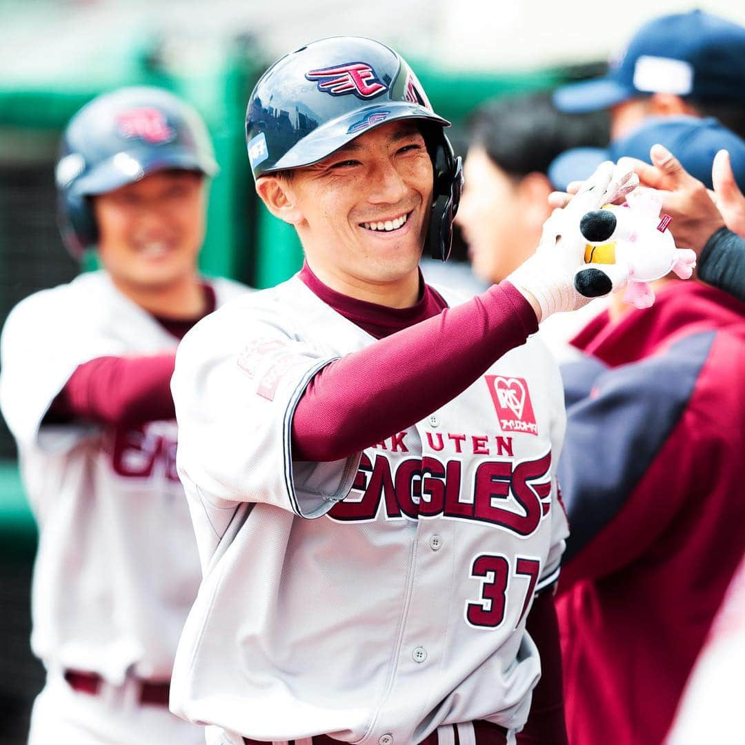 東北楽天ゴールデンイーグルスさんのインスタグラム写真 - (東北楽天ゴールデンイーグルスInstagram)「⚾️ ⚾️E 7-3 B⚾️ ケガを乗り越えて1軍のマウンドに戻ってきた釜田選手が 6回途中3失点で2017年7月5日以来の復活勝利‼️ リードでも好投を支えた嶋選手が2回に先制2号2ラン👏🏼 #rakuteneagles #RESTART #日本一の東北へ #FANSMATCH  #勝武士  #嶋基宏 #釜田佳直」4月21日 18時10分 - rakuten_eagles