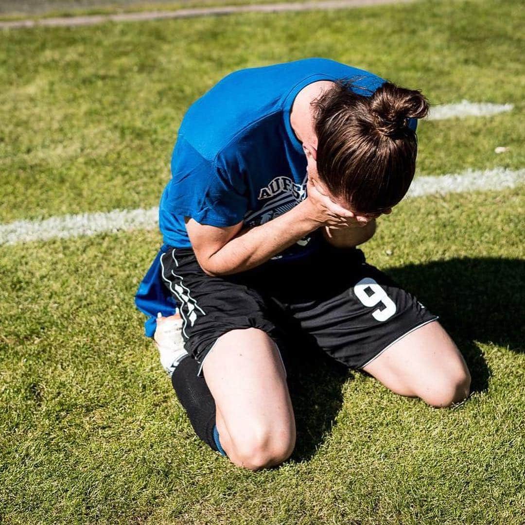 ヴァルミル・スレイマニのインスタグラム：「🔵⚫️ @svw07 #waldhofmannheim#aufstieg2019」